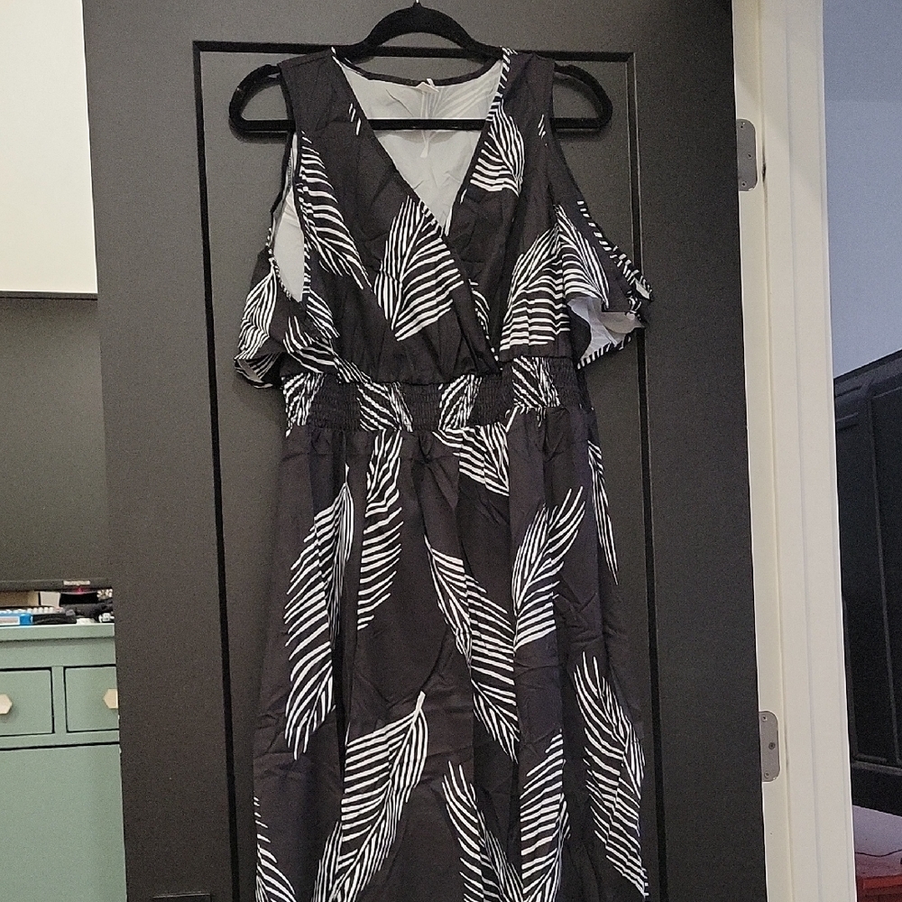 Elegant Black and White Leaf Print Dress